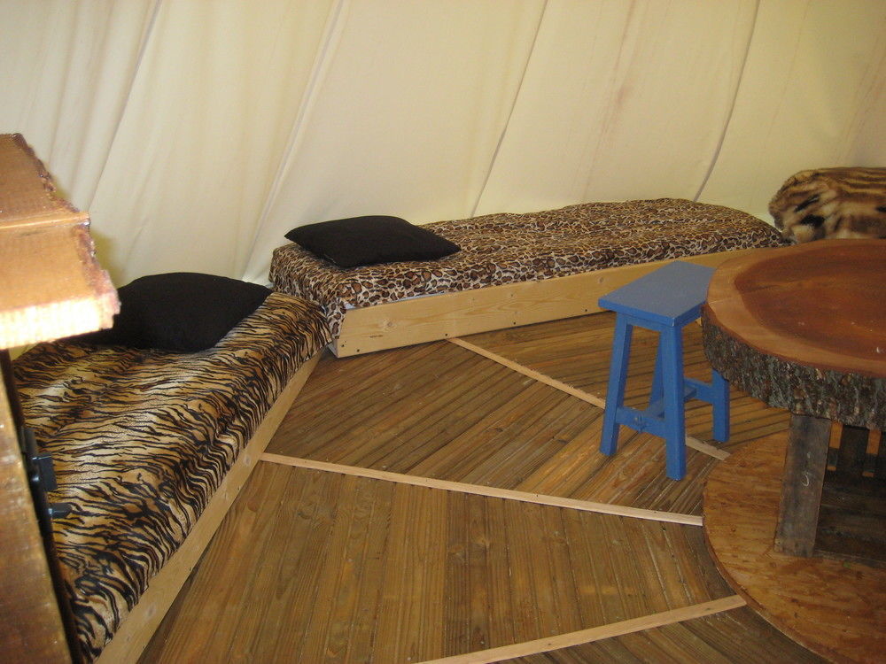 Camping Les P'tites Maisons Dans La Prairie 3*